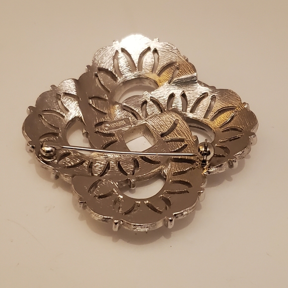 TRIFARI Double infinity symbols brooch pin, with textured and smooth finishes - Picture 9 of 16